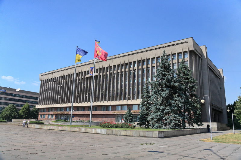 В адміністративній будівлі облради та облдержадмінстрації запроваджено пропускний режим