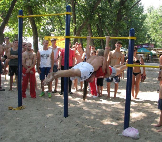 У Запоріжжі відкрили другий в країні майданчик для «Street Workout»