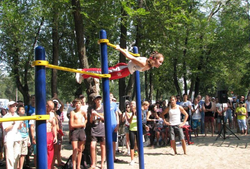 У Запоріжжі відкрили другий в країні майданчик для «Street Workout»