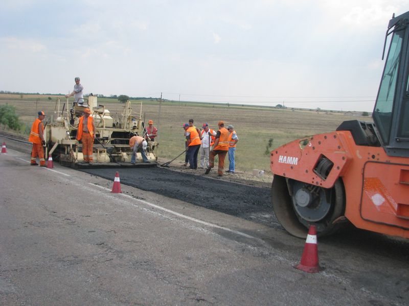 В області триває ямковий ремонт доріг загального значення