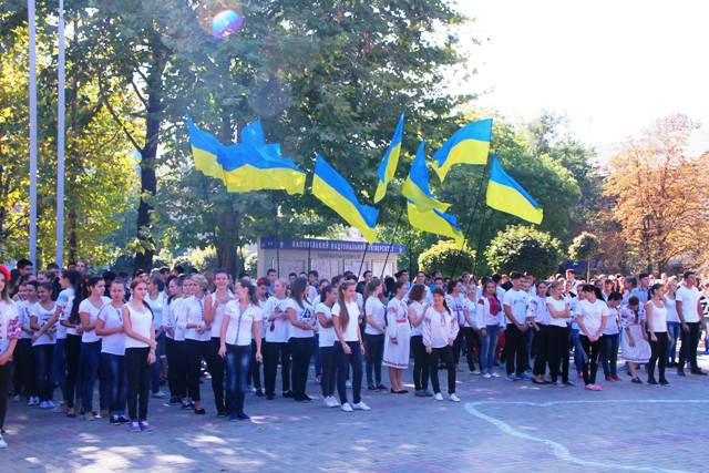 Студенти Запорізького національного університету відзначили Міжнародний День миру  патріотичним  флешмобом