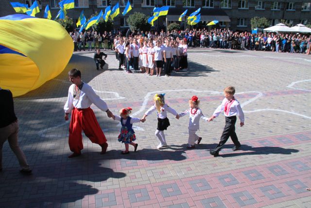 Студенти Запорізького національного університету відзначили Міжнародний День миру  патріотичним  флешмобом