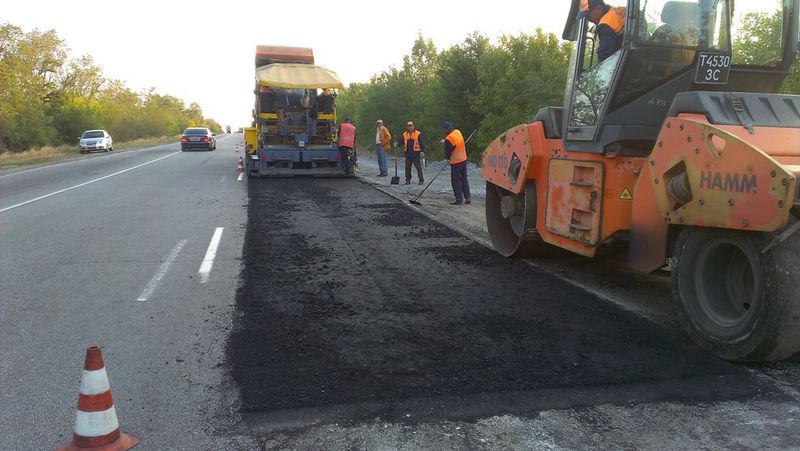 Запорізькі дорожники готують автошляхи області до зими