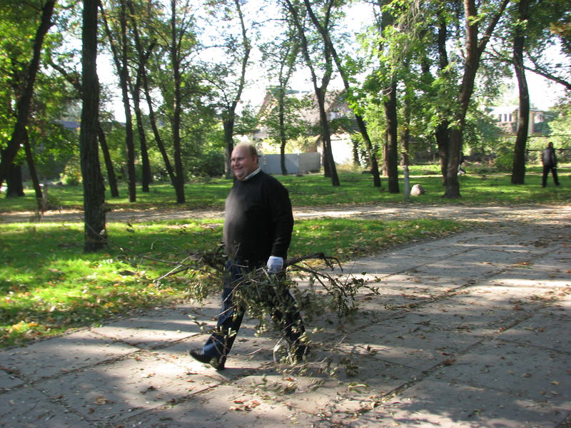 Напередодні Дня міста в Парку енергетиків навели чистоту