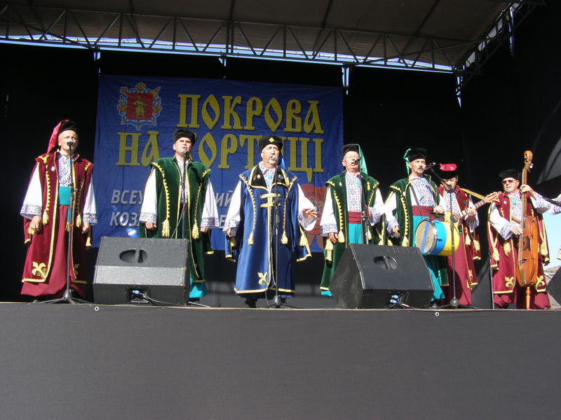 За ініціативи Департаменту культури, туризму, національностей та релігій облдержадміністрації  при підтримці Міністерства культури України на Запоріжжі з 10 по 14 жовтня проводився V Всеукраїнський козацький фестиваль «Покрова на Хортиці»