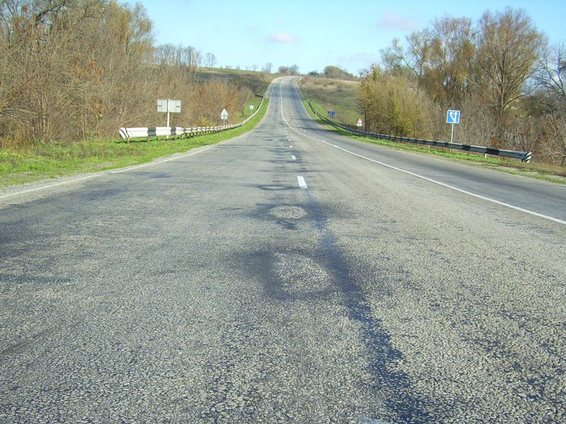 В очікуванні зими запорізькі дорожники облаштовують автошляхи регіону 