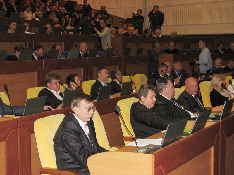 За рахунок перерозподілу коштів обласного бюджету збільшено  фінансове забезпечення тимчасових переселенців 