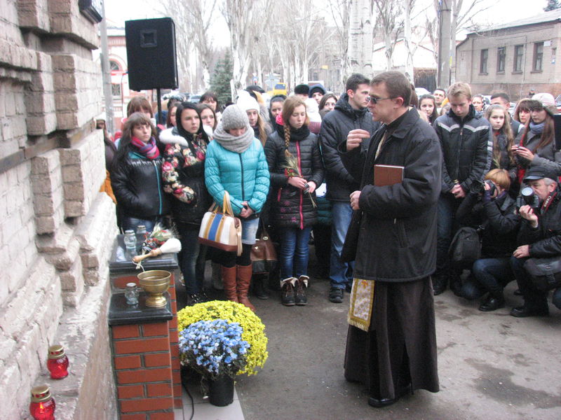 У Запоріжжі встановлено меморіальну дошку дітям, які загинули від голоду в 1932-1933 роках