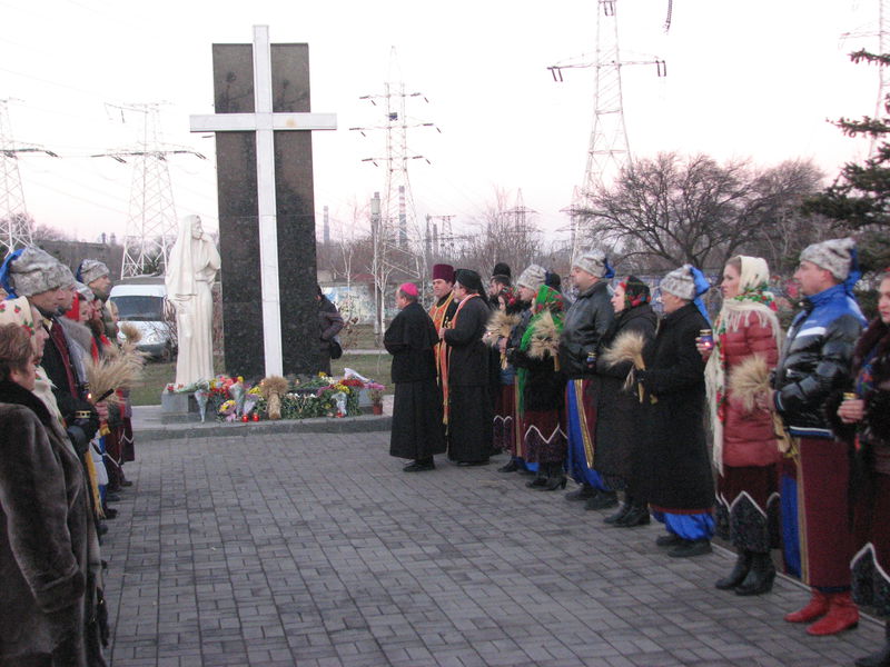 Запоріжці запалили свічки на вшанування пам’яті жертв Голодомору
