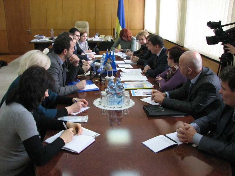 Обласна влада налагоджує співпрацю з міжнародними організаціями з метою допомоги переселенцям