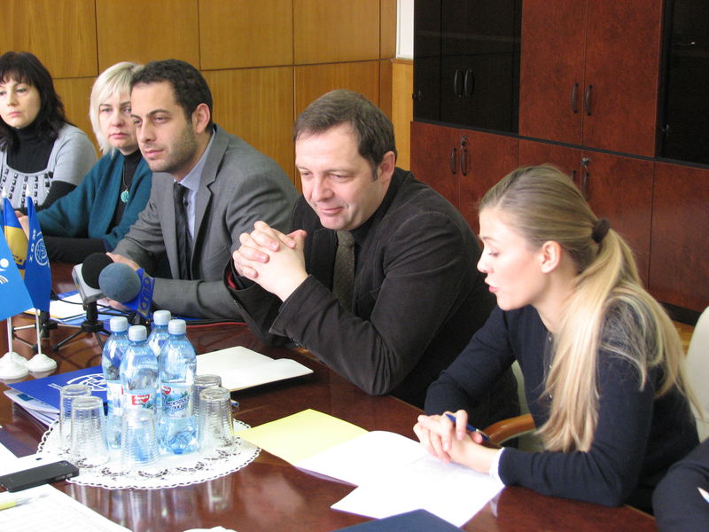 Обласна влада налагоджує співпрацю з міжнародними організаціями з метою допомоги переселенцям