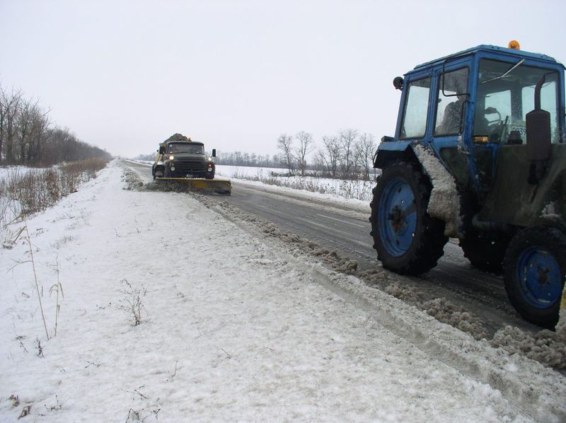 Цілодобова робота дорожників дозволила забезпечити рух автотранспорту