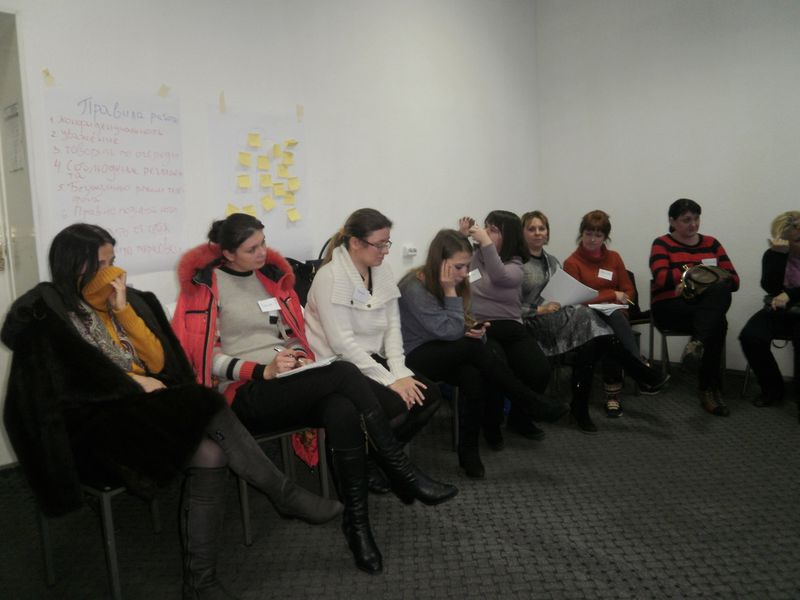 Майбутні прийомні батьки вивчають особливості виховання дітей