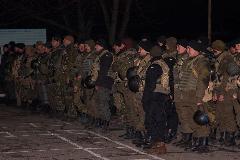 Запоріжці вітали бійців Національної гвардії України  та освідчувались у коханні