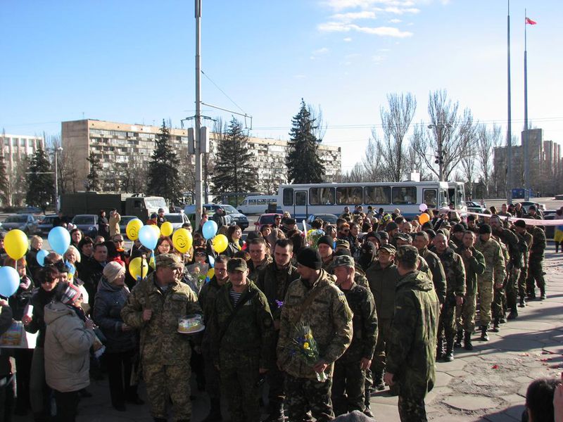 Запоріжці зустріли демобілізованих героїв АТО