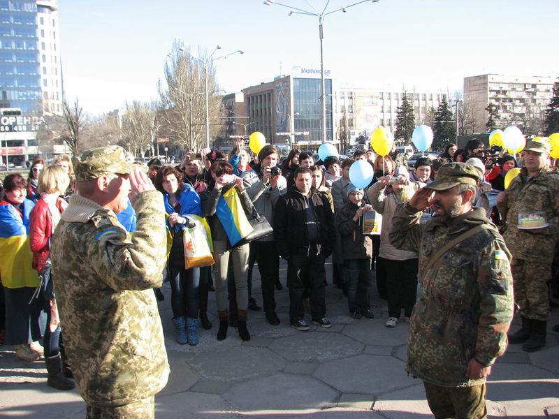 Запоріжці зустріли демобілізованих героїв АТО