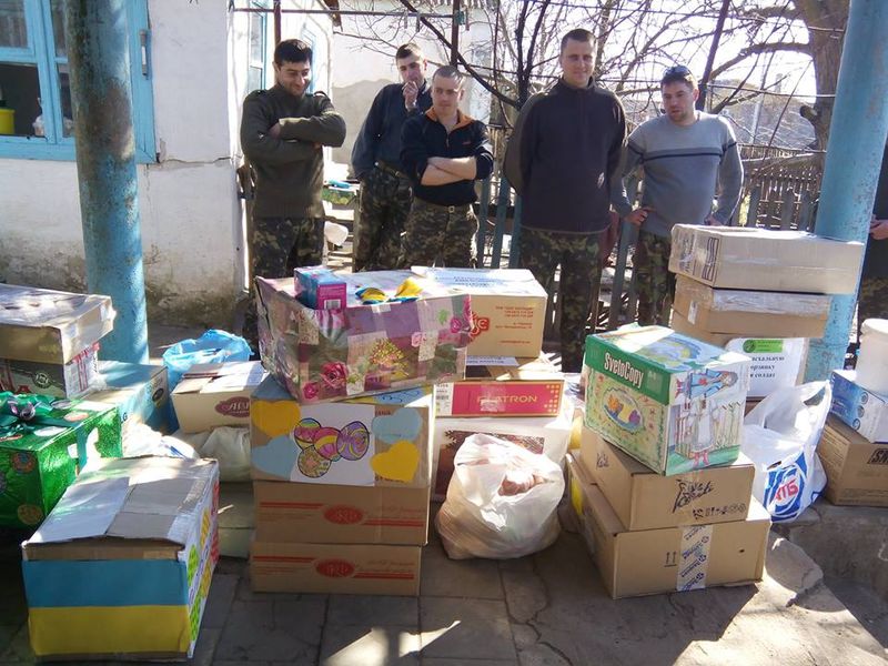 Запоріжці відправили на передову щедрий Великодній кошик