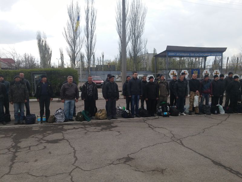 Запоріжці поповнюють лави мобілізованих  і призовників строкової військової служби