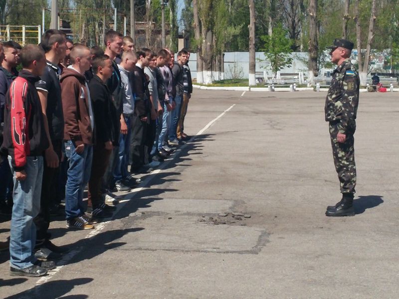 Призвані на строкову службу в зону АТО не відправлятимуться