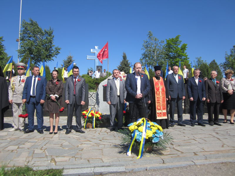 В Токмацькому районі вшанували загиблих солдат Другої світової війни та новітніх героїв