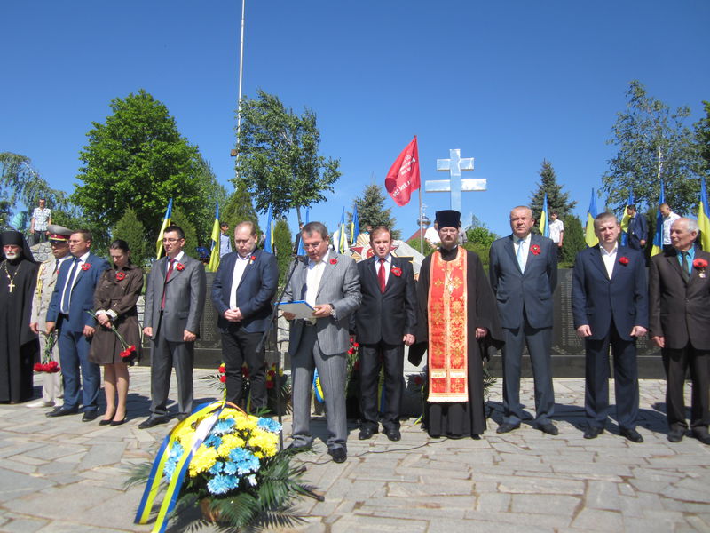 В Токмацькому районі вшанували загиблих солдат Другої світової війни та новітніх героїв