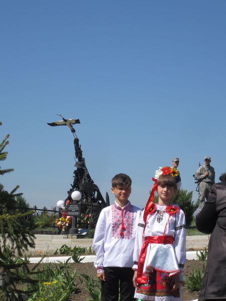 В Токмацькому районі вшанували загиблих солдат Другої світової війни та новітніх героїв