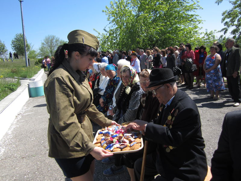 В Токмацькому районі вшанували загиблих солдат Другої світової війни та новітніх героїв