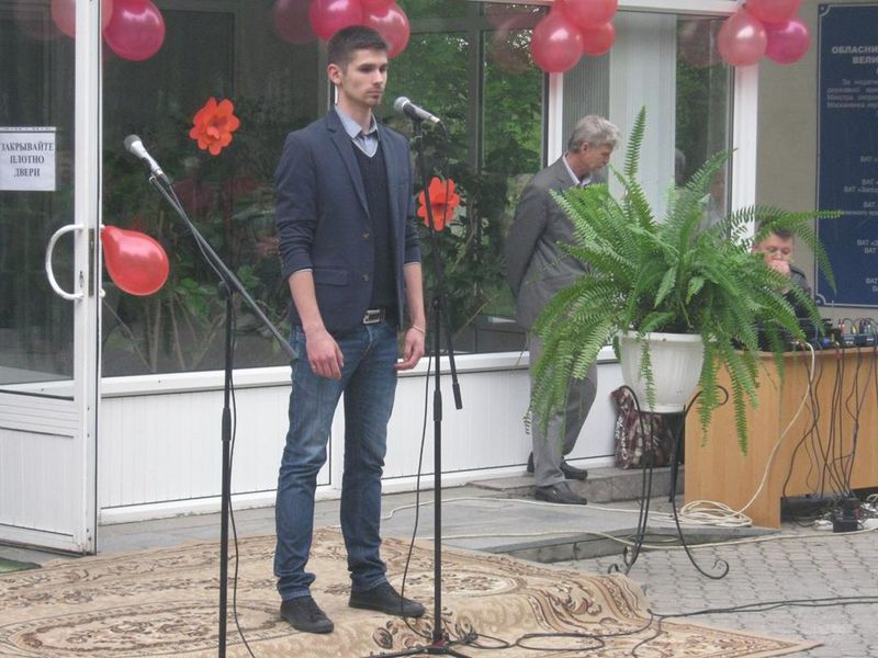 Запорізька молодь завітала до ветеранів війни, які лікуються у шпиталі
