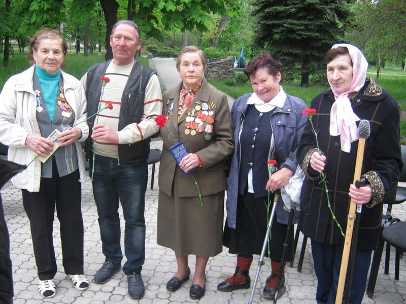Запорізька молодь завітала до ветеранів війни, які лікуються у шпиталі