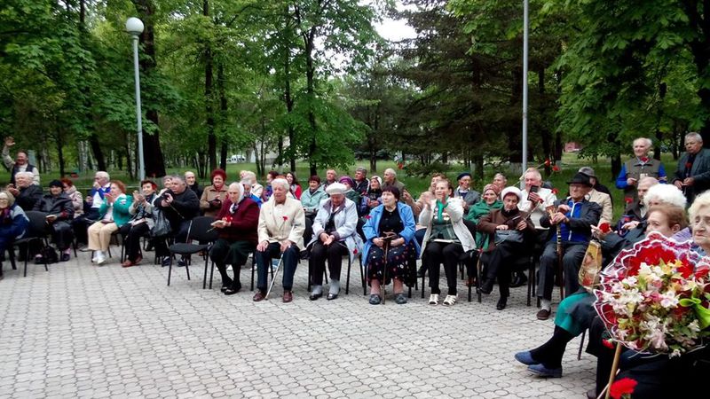 Запорізька молодь завітала до ветеранів війни, які лікуються у шпиталі