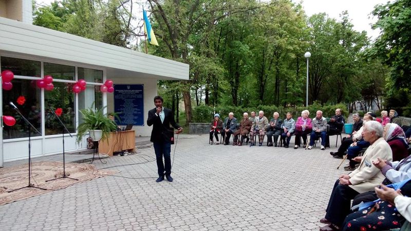 Запорізька молодь завітала до ветеранів війни, які лікуються у шпиталі