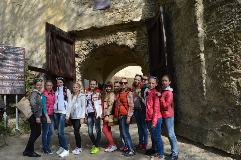 З 30 квітня по 3 травня 2015 року учні Пологівської дитячої школи мистецтв взяли участь у міжнародному фестивалі дитячо-молодіжної творчості «Веселка миру», Словацька Республіка