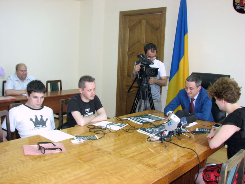 «Гаряча» телефонна лінія чекає дзвінків бійців АТО та їх сімей 