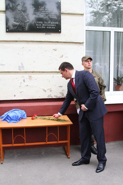 У запорізькій школі відкрили меморіальну дошку Герою АТО