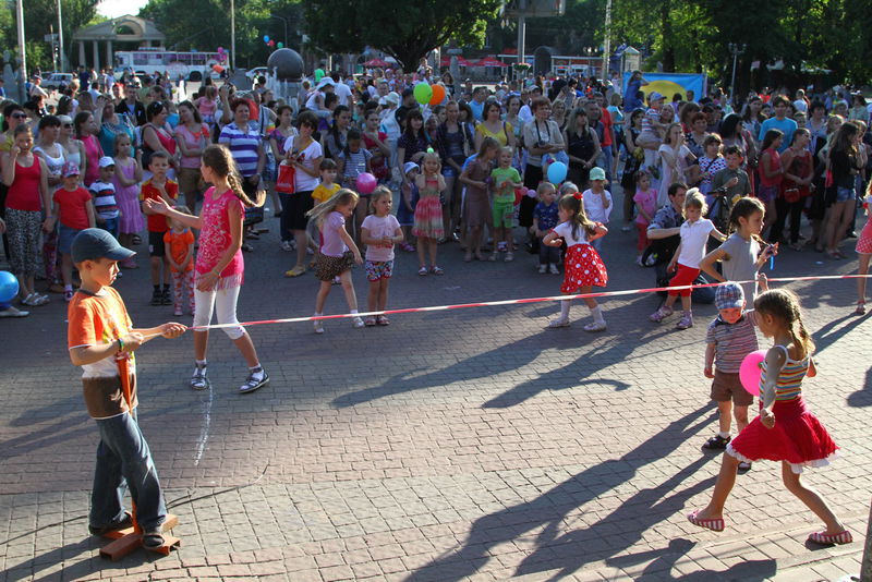 Григорій Самардак вручив дітям із сімей бійців-учасників АТО путівки на оздоровлення