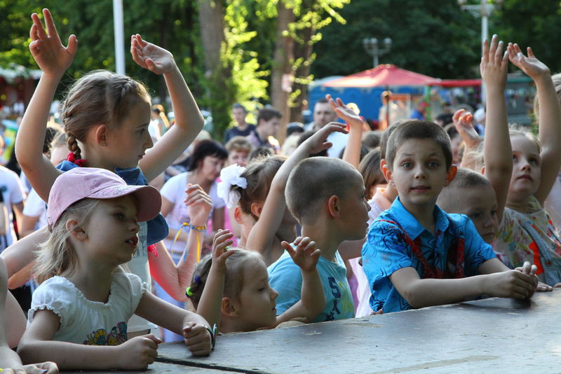 Григорій Самардак вручив дітям із сімей бійців-учасників АТО путівки на оздоровлення