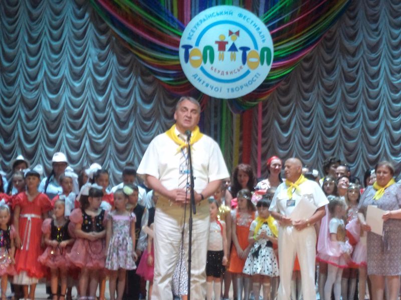 На Азовському узбережжі запалювали юні зірки
