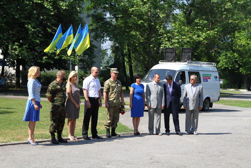 З нагоди Дня Конституції запоріжці вшанували героїв, полеглих у боротьбі за незалежність України