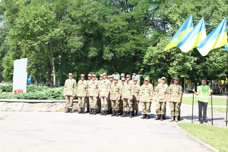 З нагоди Дня Конституції запоріжці вшанували героїв, полеглих у боротьбі за незалежність України