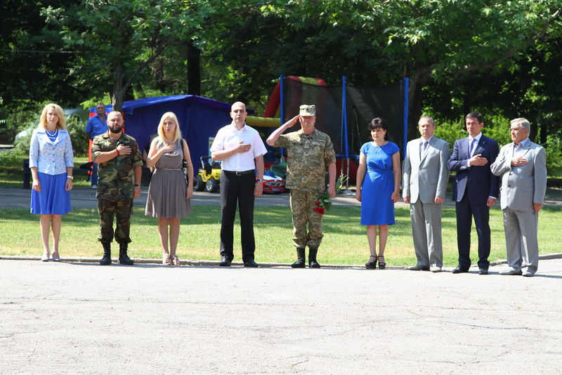 З нагоди Дня Конституції запоріжці вшанували героїв, полеглих у боротьбі за незалежність України