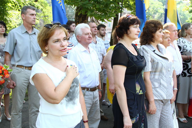 З нагоди Дня Конституції запоріжці вшанували героїв, полеглих у боротьбі за незалежність України