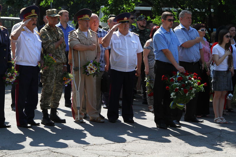 З нагоди Дня Конституції запоріжці вшанували героїв, полеглих у боротьбі за незалежність України