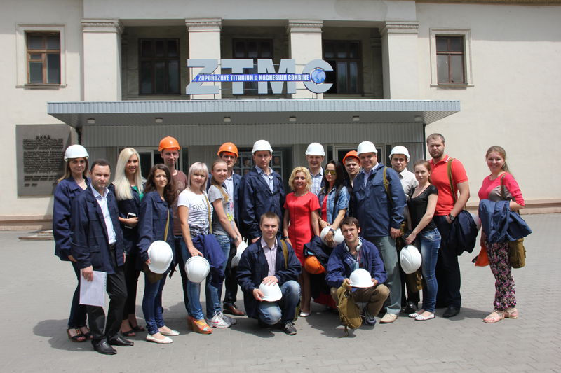 Трудова молодь обмінюється досвідом безпосередньо на виробництві