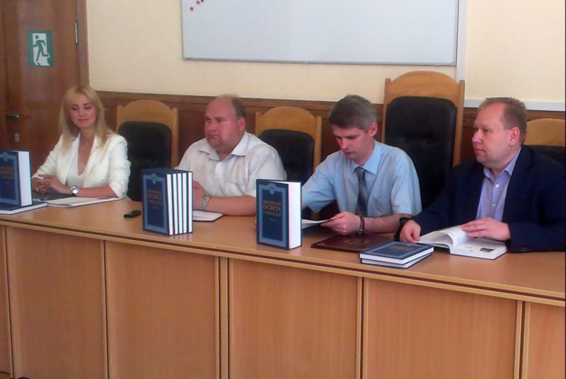 Фахівці з адміністративного права обговорили шляхи децентралізації влади