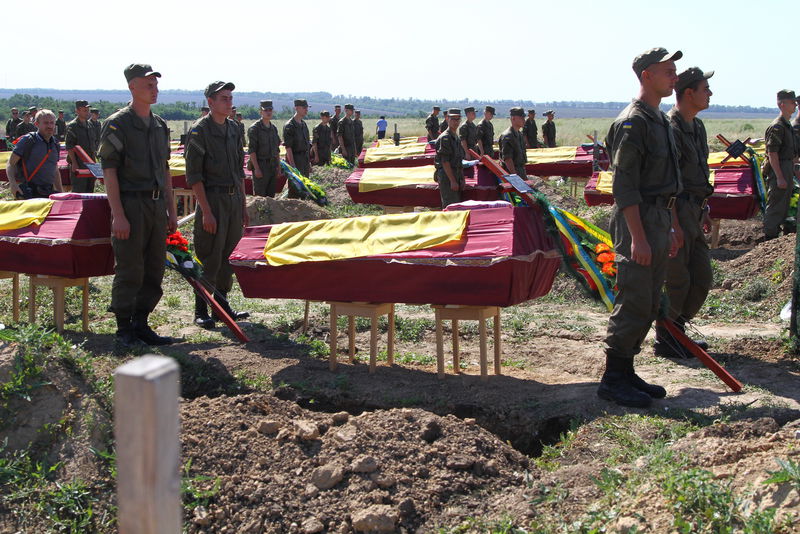 У Запоріжжі поховали невідомих бійців, які загинули в зоні АТО