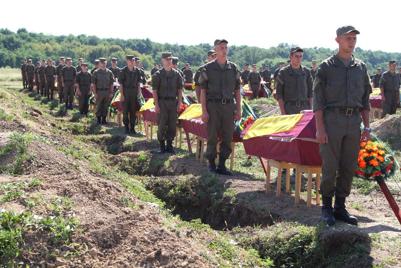 У Запоріжжі поховали невідомих бійців, які загинули в зоні АТО