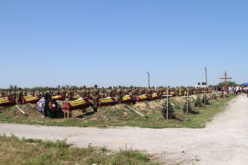 У Запоріжжі поховали невідомих бійців, які загинули в зоні АТО