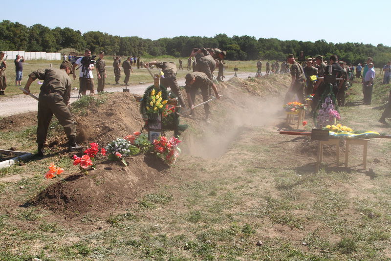 У Запоріжжі поховали невідомих бійців, які загинули в зоні АТО