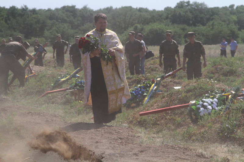 У Запоріжжі поховали невідомих бійців, які загинули в зоні АТО