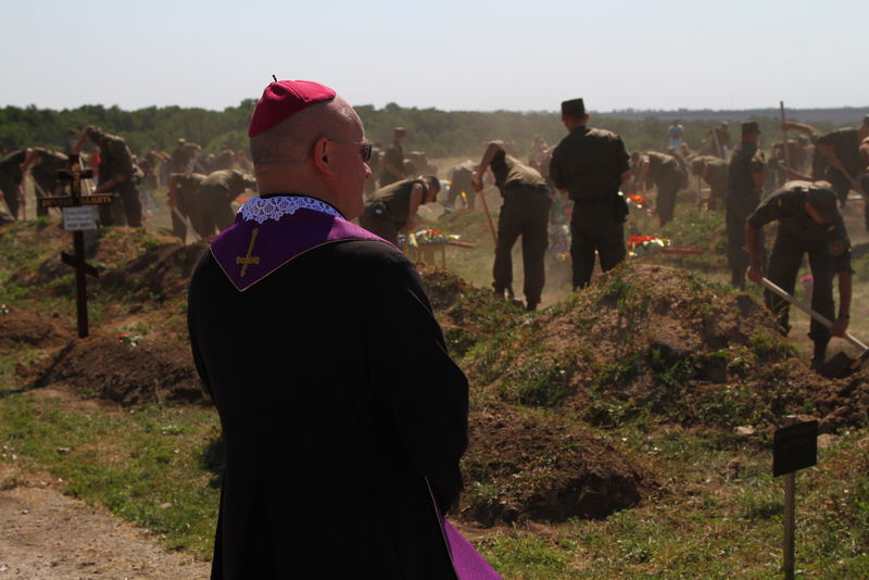 У Запоріжжі поховали невідомих бійців, які загинули в зоні АТО